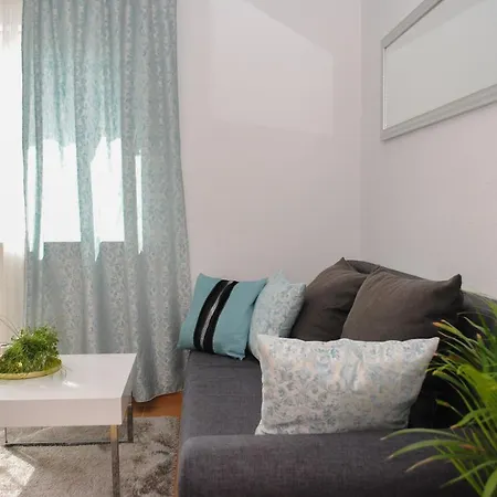 Апартаменты Tina Подстрана