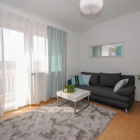 Tina Апартаменты Подстрана