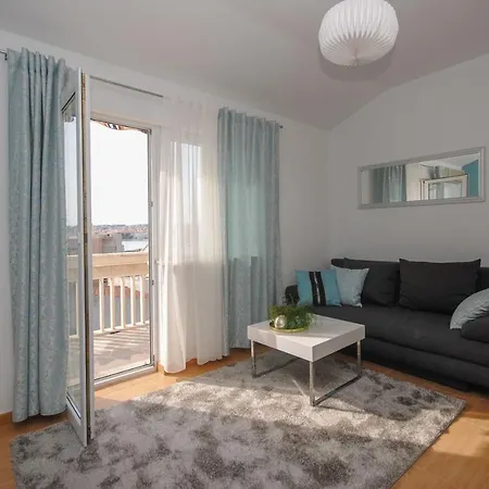 Tina * Подстрана