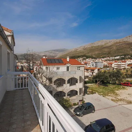 Tina Апартаменты Подстрана