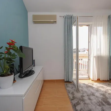 Tina * Подстрана